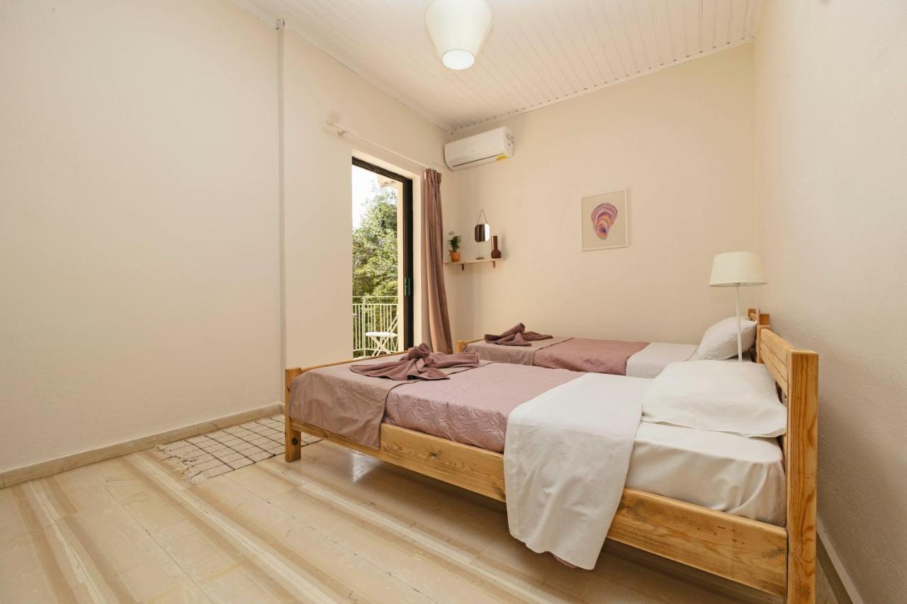 Tune Inn Activity Guesthouse- Over 24'S Ipsos Bagian luar foto
