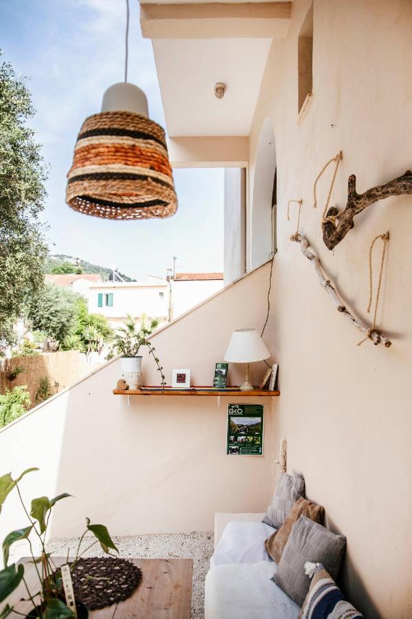 Tune Inn Activity Guesthouse- Over 24'S Ipsos Bagian luar foto