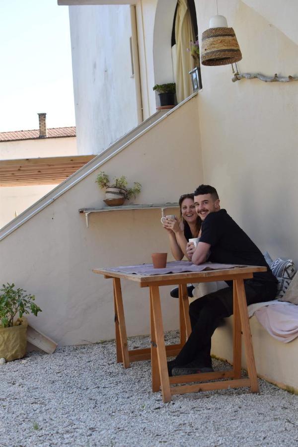 Tune Inn Activity Guesthouse- Over 24'S Ipsos Bagian luar foto