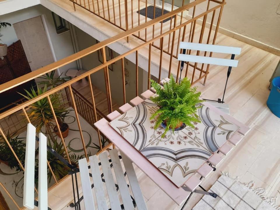 Tune Inn Activity Guesthouse- Over 24'S Ipsos Bagian luar foto